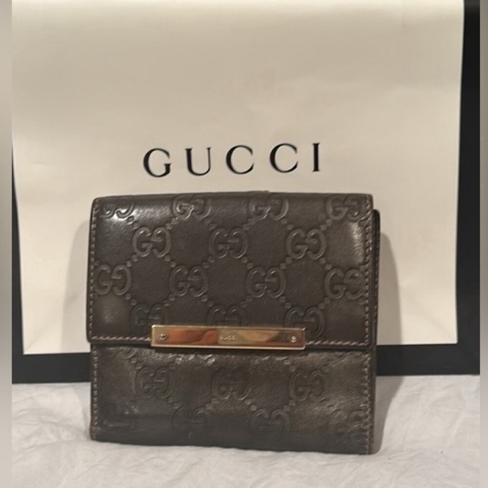 Gucci Compact wallet EUC - Picture 1 of 7